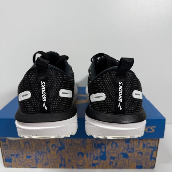 NIB •Brooks men’s Revel 6 Neutral Running Shoe Size: 8.5 main image 7